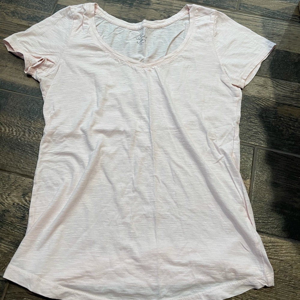 4 loft T-shirt’s and scarf